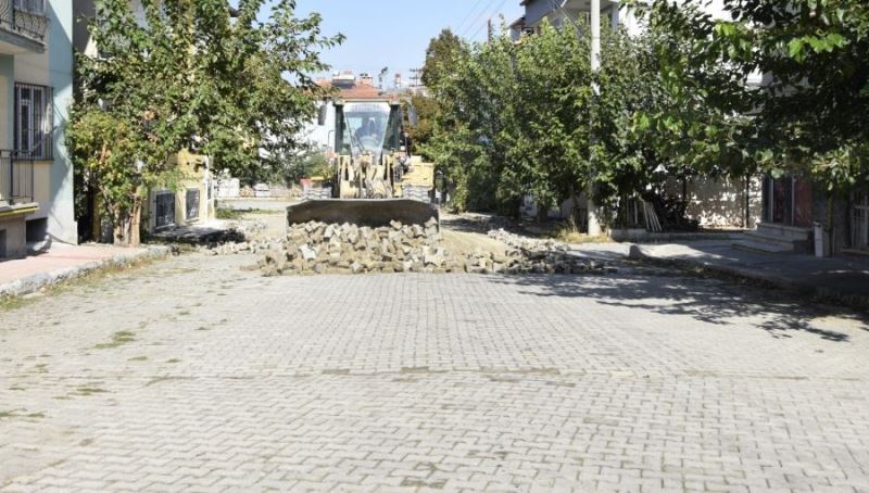 Çay’da yol yenileme çalışmaları sürüyor