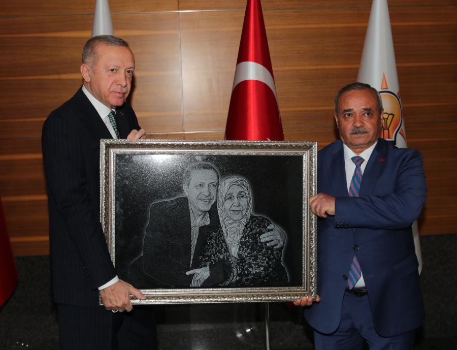 Başkan Erdoğan’a İscehisar Belediye Başkanı’ndan hediye