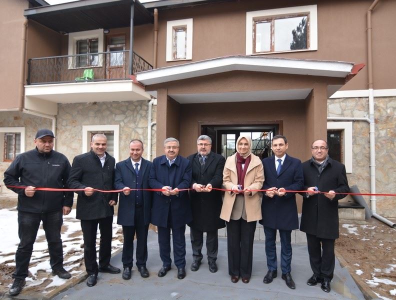 Vali Yiğitbaşı Sandıklı İlçesi’nde incelemelerde bulundu