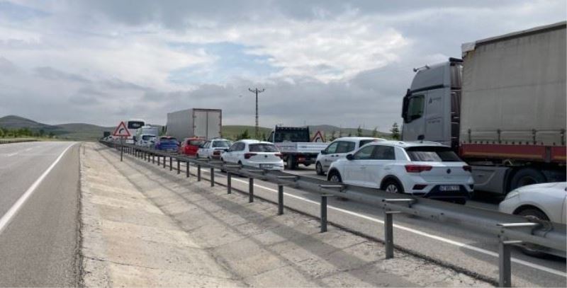 Dokuz günlük bayram tatili için yoğu trafik başladı