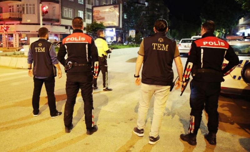 Afyon Polisi vatandaşın huzur ve güven içinde bayram geçirmesi için çalışıyor