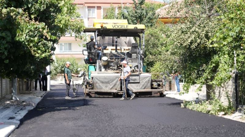 Bu mahallede sıcak asfalt ve kaldırım yenileme çalışmaları başlatıldı