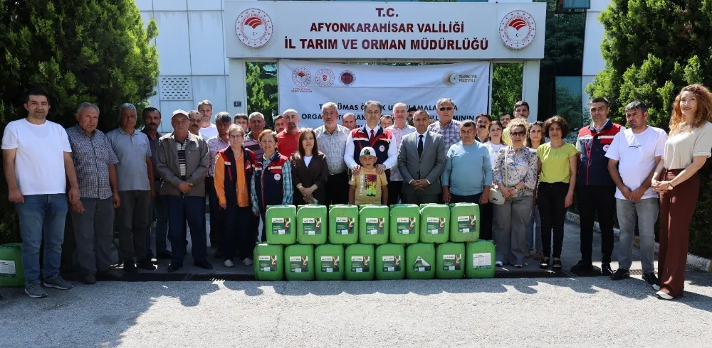 Çiftçilere Hümik Asit Dağıtımı Ve Bilgilendirme Toplantısı Gerçekleştirildi 